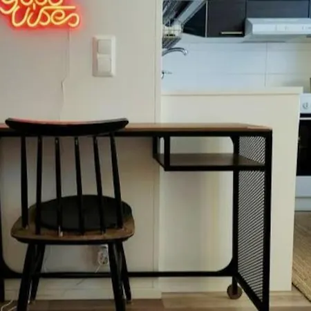 Modern With Free Parking & Sauna Apartment *