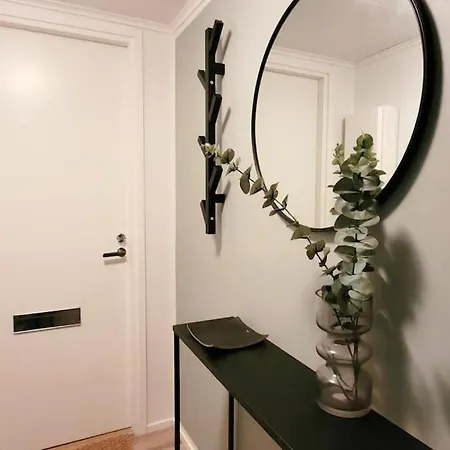 Modern With Free Parking & Sauna Apartment